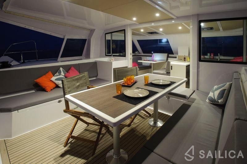 Nautitech 40 open NEW - 4 + 2 cab. - Yacht Charter Sailica