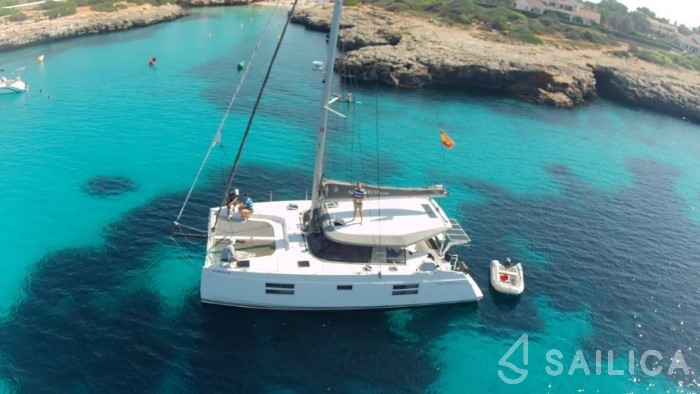 Nautitech 40 open NEW - 4 + 2 cab. - Yacht Charter Sailica