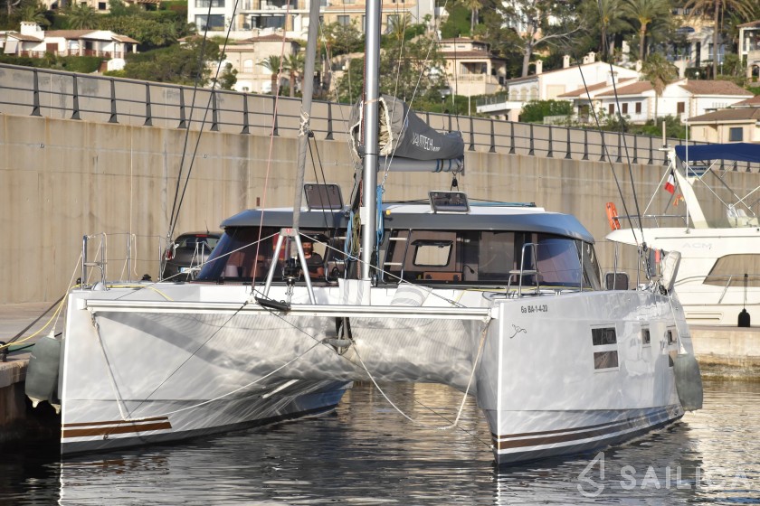 Nautitech 40 open NEW - 4 + 2 cab. - Yacht Charter Sailica