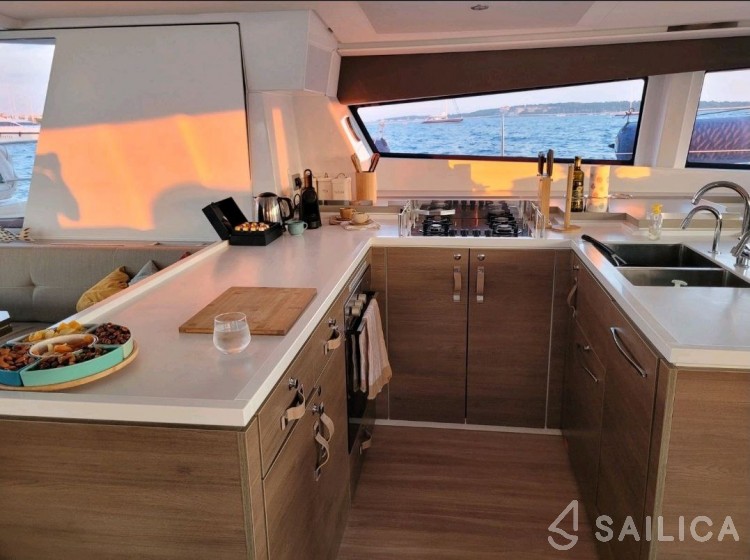 Bali 5.4. - Yacht Charter Sailica