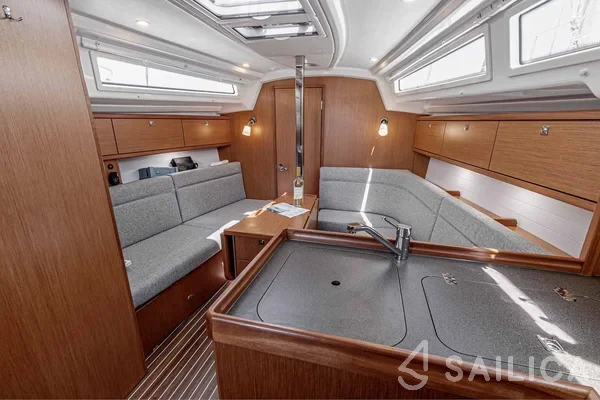 Bavaria 34 Cruiser - Yacht Charter Sailica
