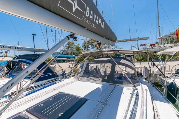 Bavaria 34 Cruiser - Yacht Charter Sailica
