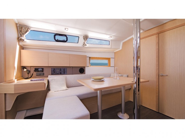 Oceanis 38.1 - Yacht Charter Sailica