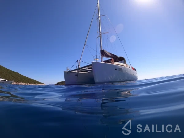 Lagoon 450  Flybridge - Yacht Charter Sailica