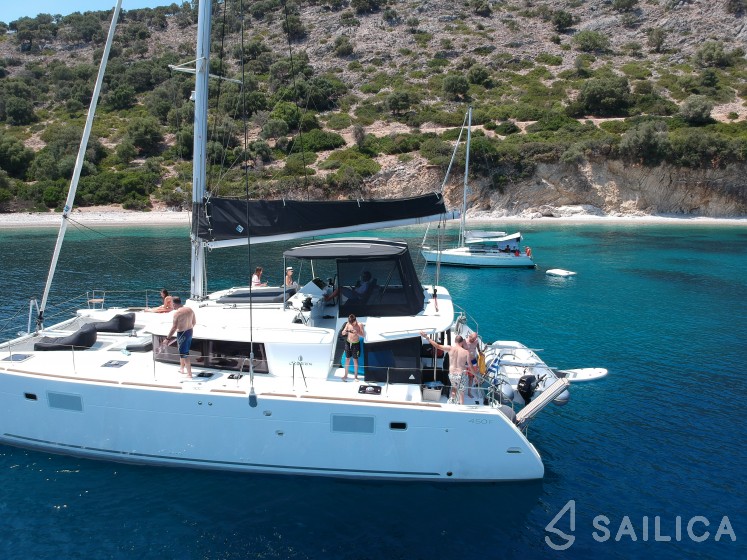 Lagoon 450  Flybridge - Yacht Charter Sailica
