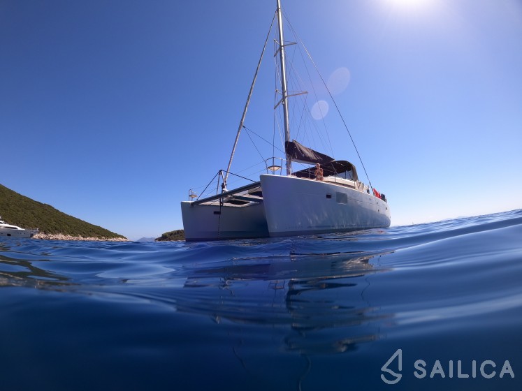 Lagoon 450  Flybridge - Yacht Charter Sailica