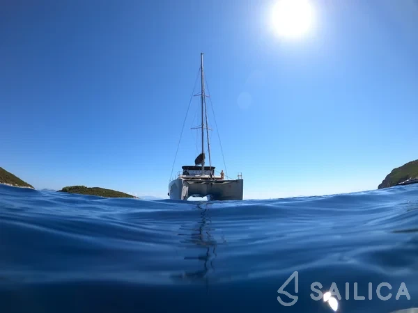 Lagoon 450  Flybridge - Yacht Charter Sailica