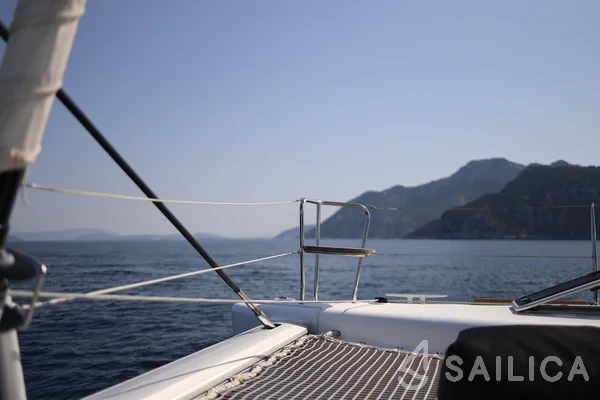 Lagoon 450  Flybridge - Yacht Charter Sailica
