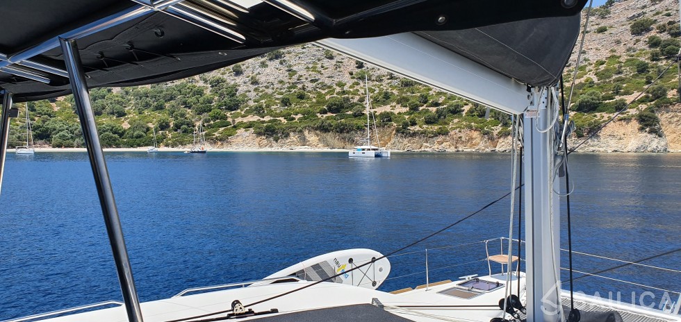 Lagoon 450  Flybridge - Yacht Charter Sailica