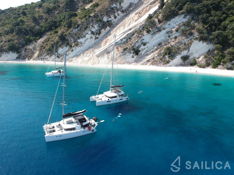 Lagoon 450  Flybridge - Yacht Charter Sailica