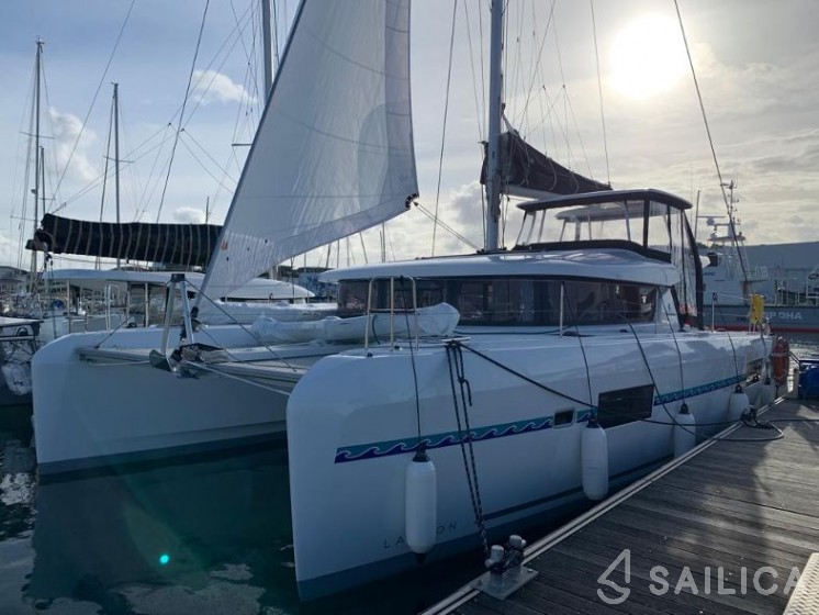 Lagoon 42 - Yacht Charter Sailica