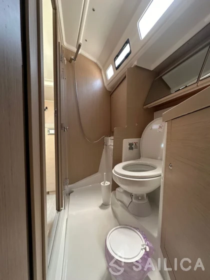 Oceanis 40.1 - Yacht Charter Sailica