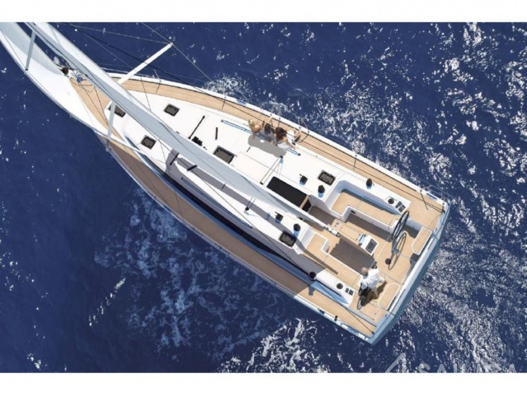 Bavaria C42 - Yacht Charter Sailica