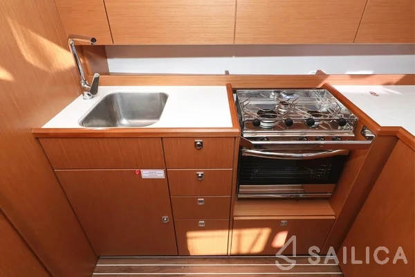 Bavaria C42 - Yacht Charter Sailica