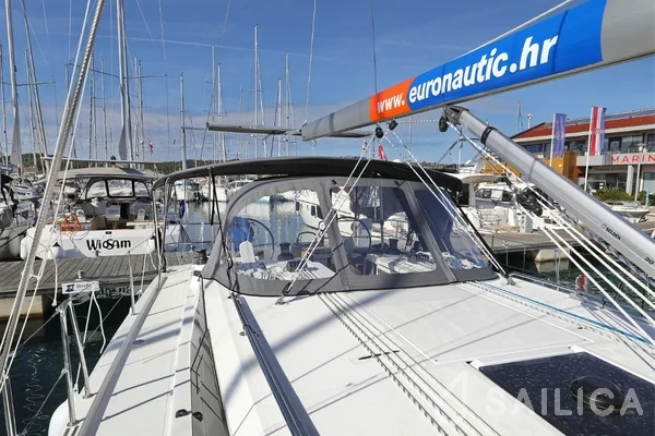 Bavaria C42 - Yacht Charter Sailica