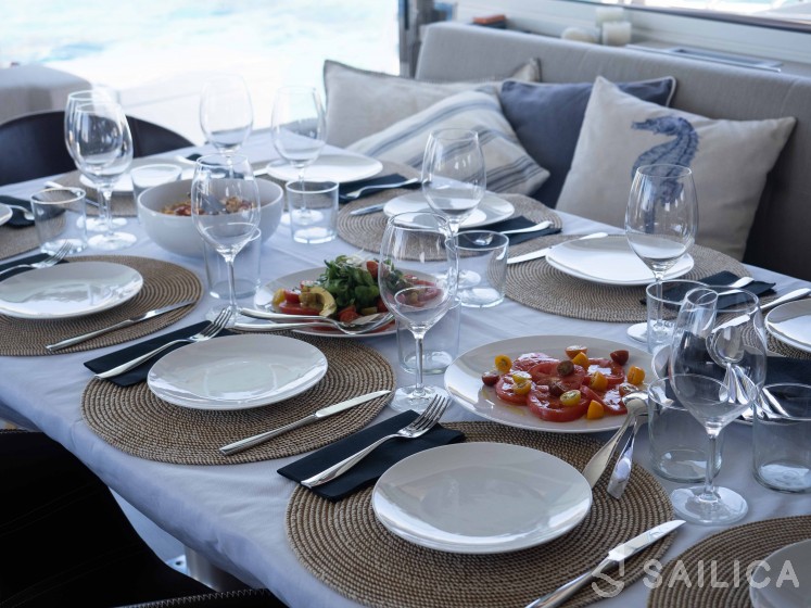 Bali 5.4. - Yacht Charter Sailica