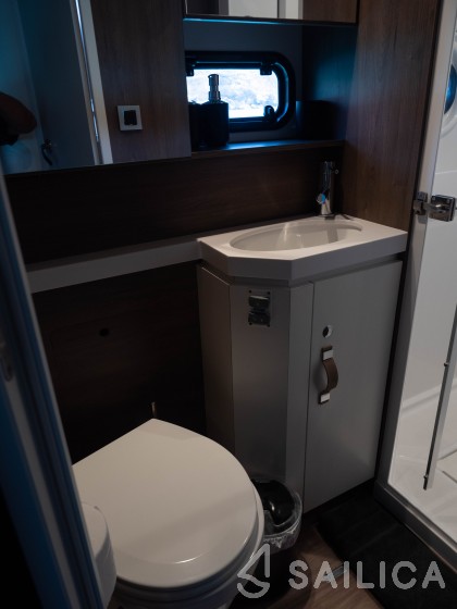 Bali 5.4. - Yacht Charter Sailica