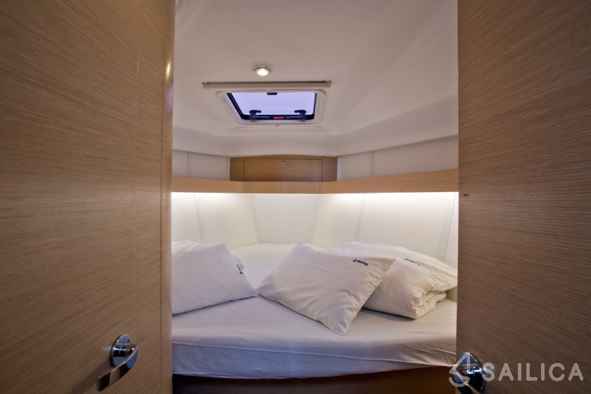 Elan 40 Impression - Yacht Charter Sailica