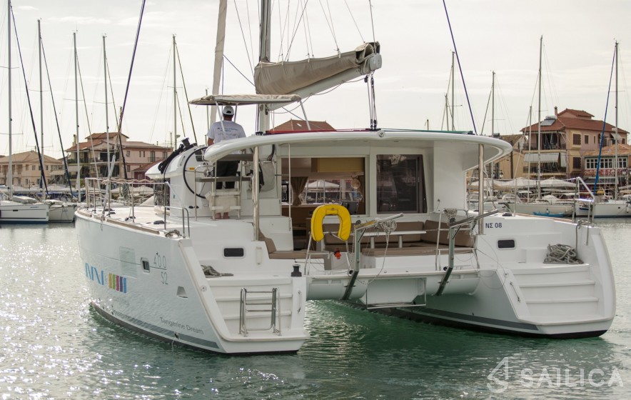 Lagoon 400 S2 - Yacht Charter Sailica