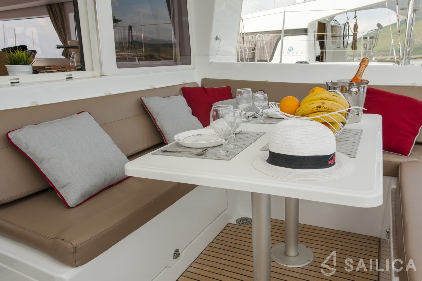 Lagoon 400 S2 - Yacht Charter Sailica