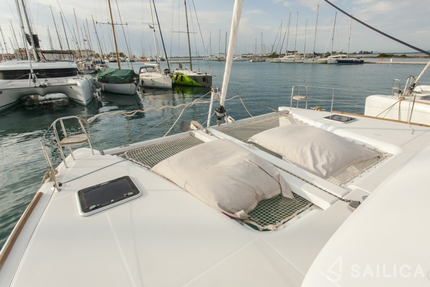 Lagoon 400 S2 - Yacht Charter Sailica