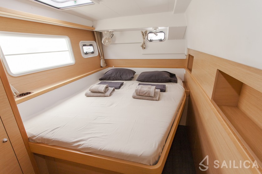 Lagoon 400 S2 - Yacht Charter Sailica