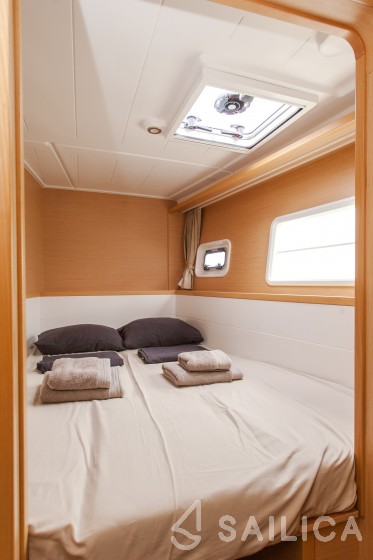Lagoon 400 S2 - Yacht Charter Sailica