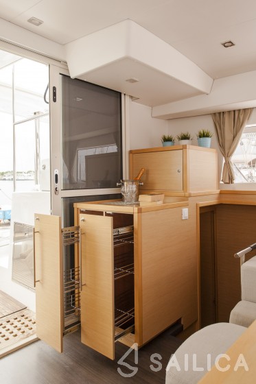 Lagoon 400 S2 - Yacht Charter Sailica