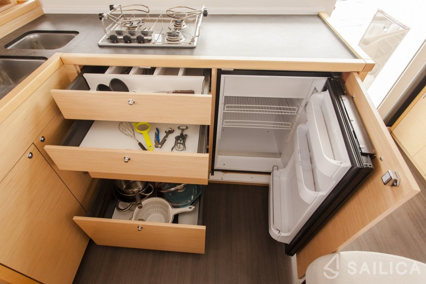 Lagoon 400 S2 - Yacht Charter Sailica
