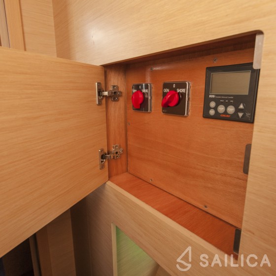 Lagoon 400 S2 - Yacht Charter Sailica