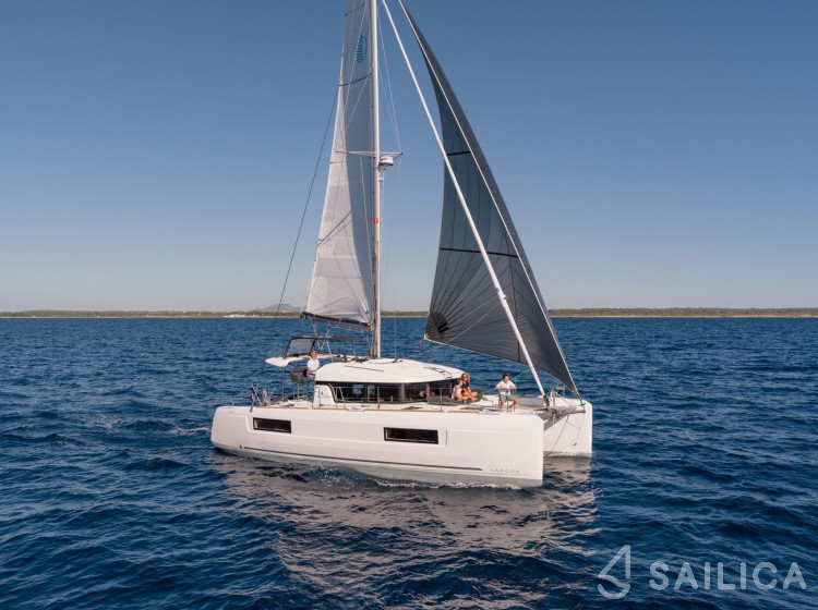 Lagoon 40 - Yacht Charter Sailica
