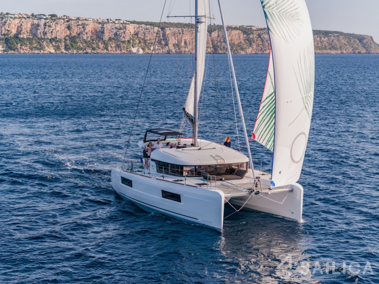 Lagoon 40 - Yacht Charter Sailica