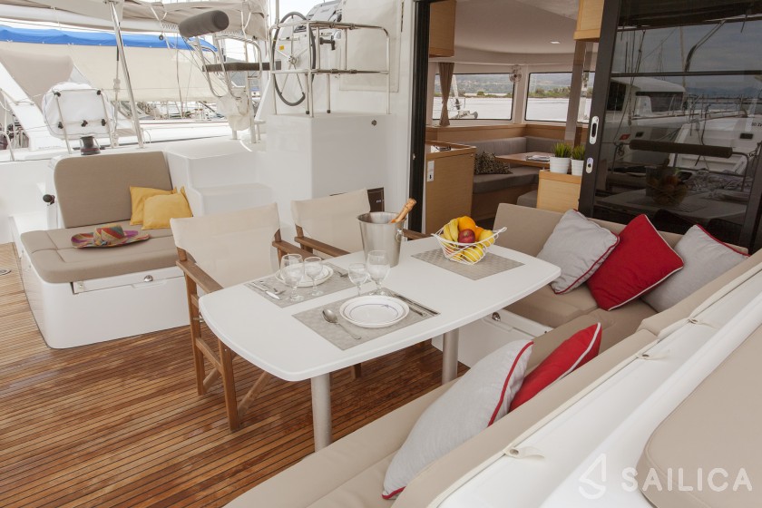 Lagoon 42 - Yacht Charter Sailica