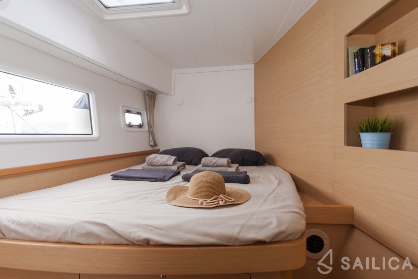 Lagoon 42 - Yacht Charter Sailica