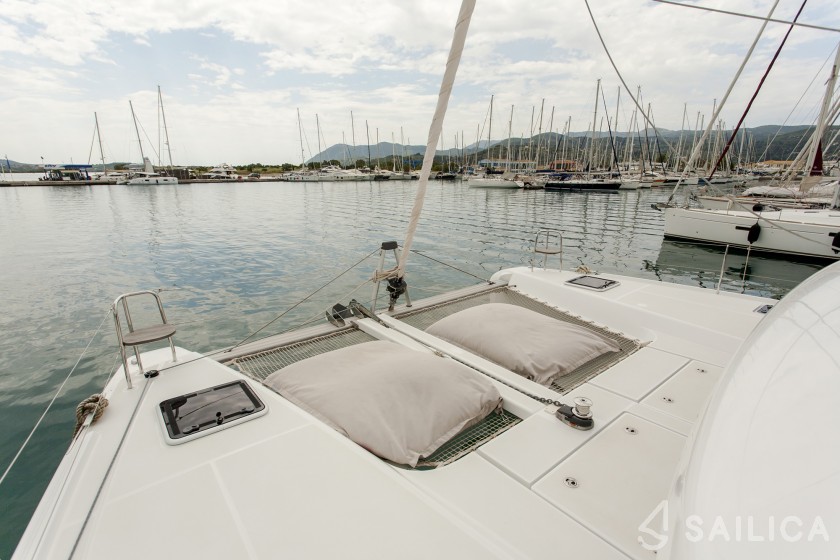 Lagoon 42 - Yacht Charter Sailica