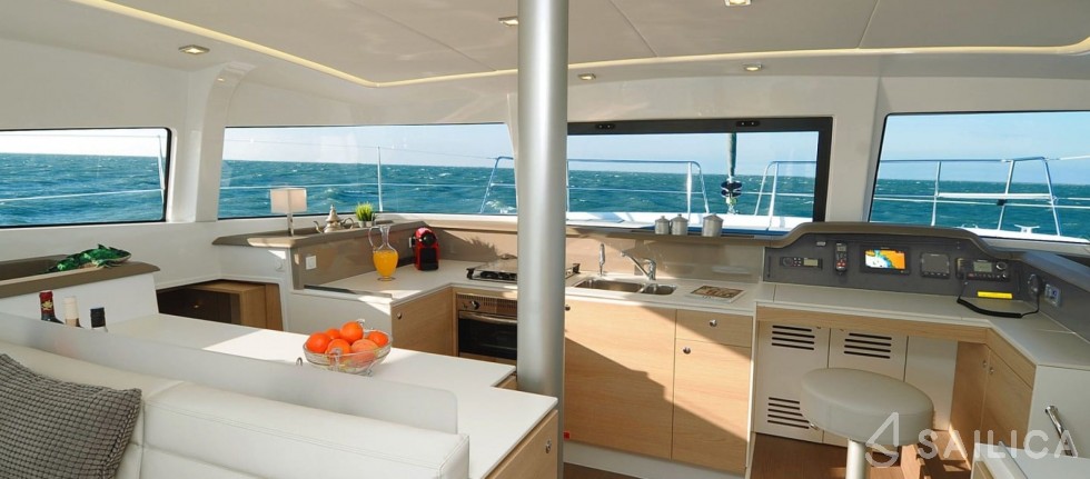 Bali 4.1 - Yacht Charter Sailica