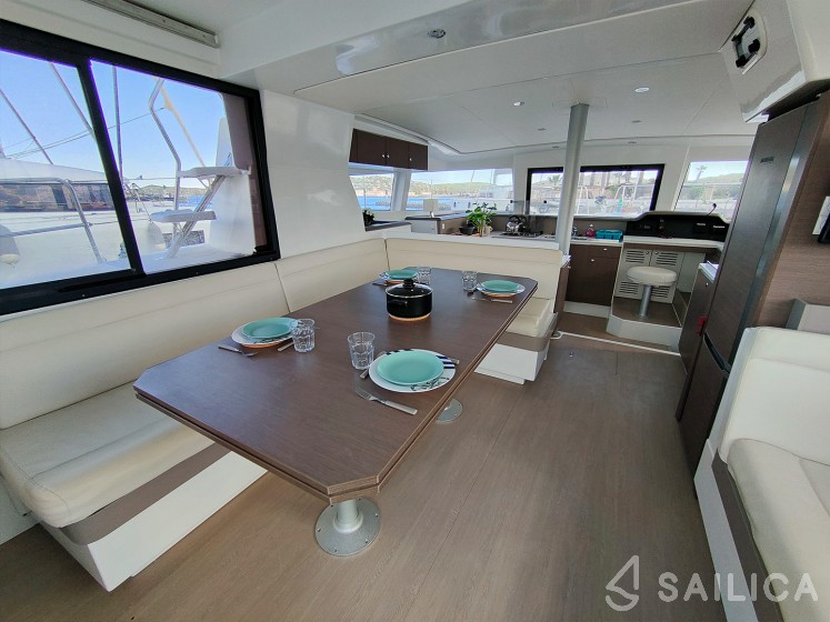 Bali 4.1 - Yacht Charter Sailica