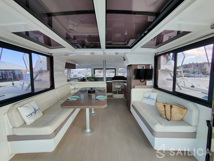 Bali 4.1 - Yacht Charter Sailica