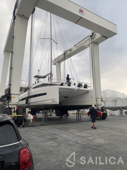 Bali 4.1 - Yacht Charter Sailica