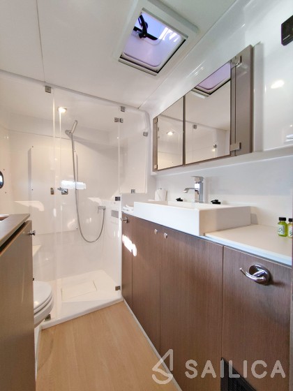 Bali 4.1 - Yacht Charter Sailica