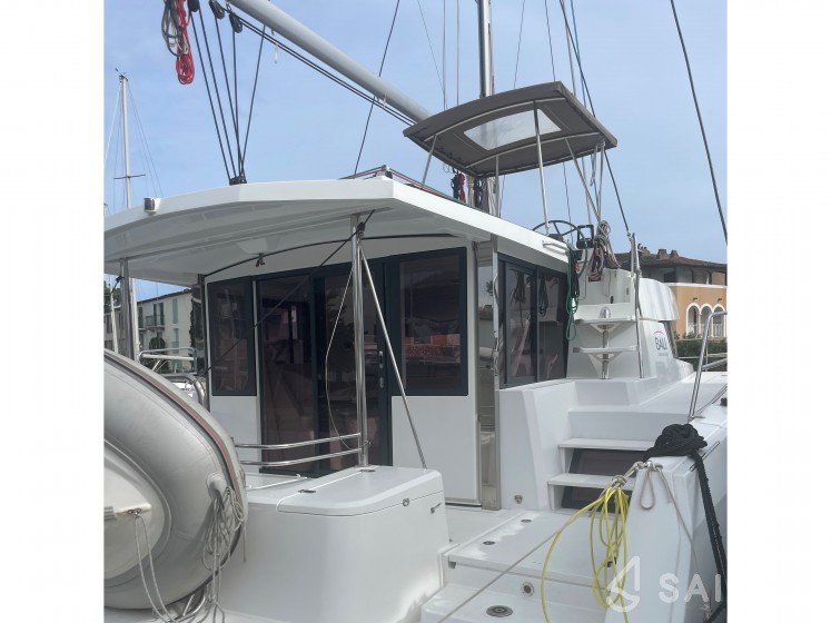 Bali 4.1 - Yacht Charter Sailica