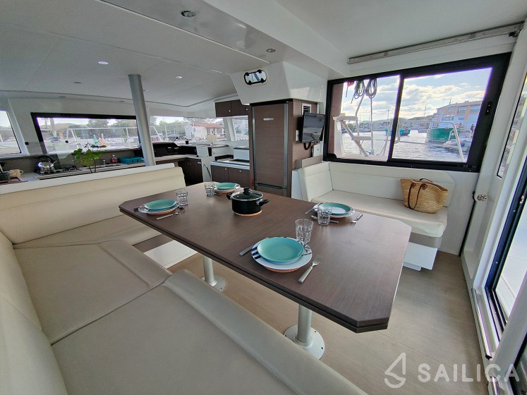 Bali 4.1 - Yacht Charter Sailica