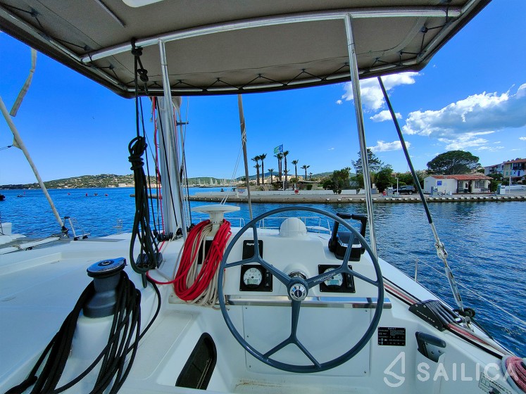 Bali 4.1 - Yacht Charter Sailica