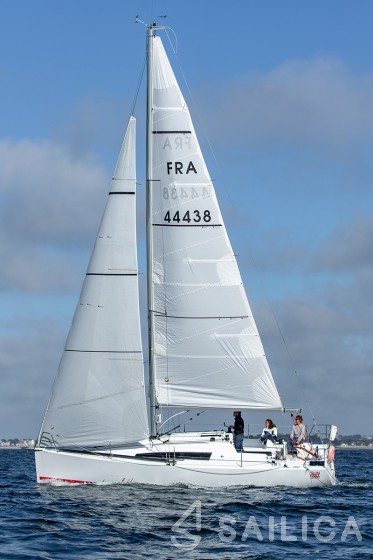 Sun Fast 3200 - Yacht Charter Sailica