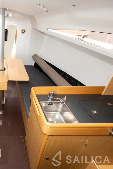 Sun Fast 3200 - Yacht Charter Sailica