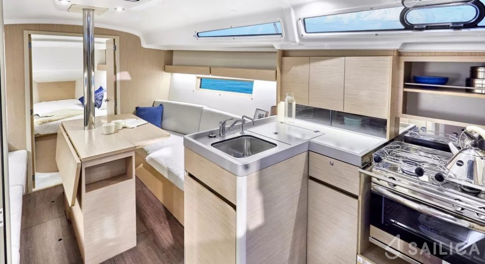 Oceanis 34.1 - Yacht Charter Sailica