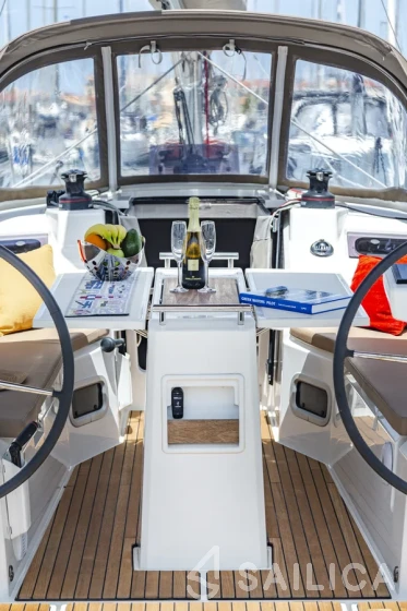 Oceanis 34.1 - Yacht Charter Sailica