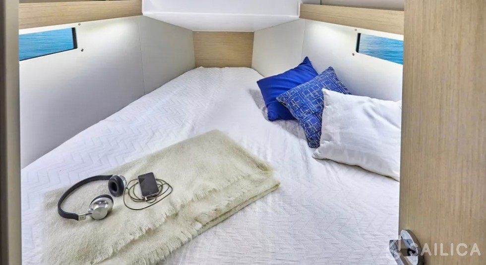 Oceanis 34.1 - Yacht Charter Sailica