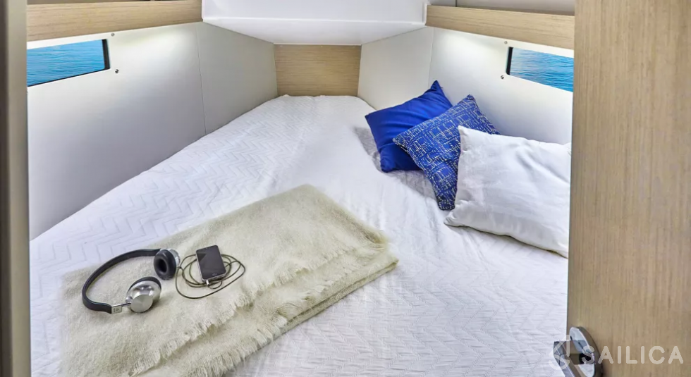 Oceanis 34.1 - Yacht Charter Sailica