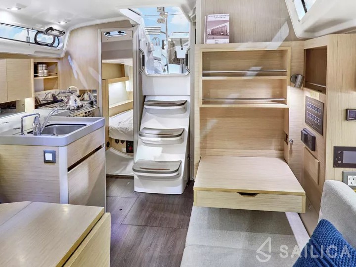 Oceanis 34.1 - Yacht Charter Sailica